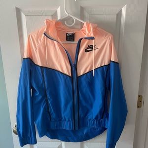 Nike windbreaker size medium.